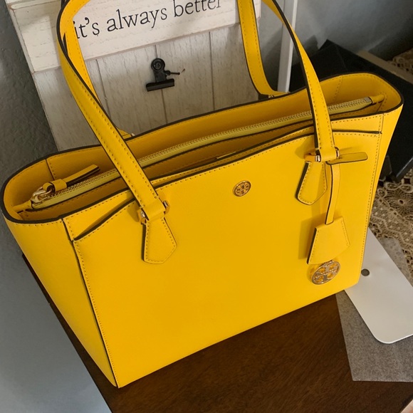 HP🎊Tory butch 💝 Robinson Saffiano Leather Tote - Picture 4 of 14